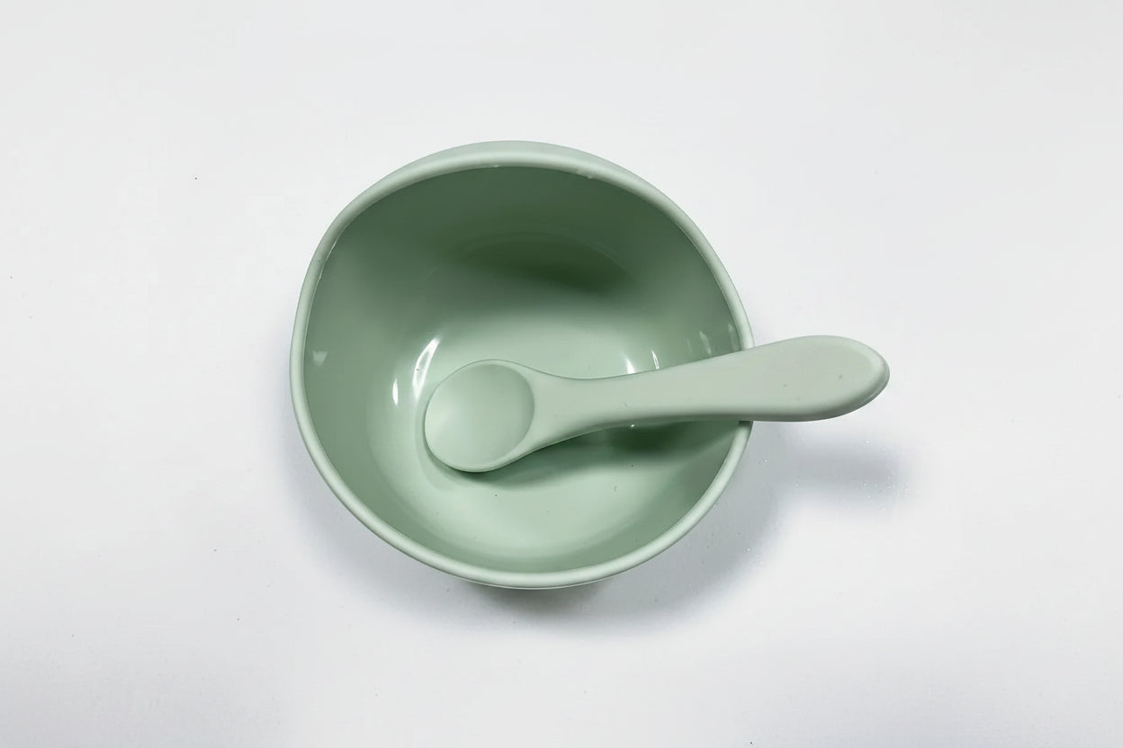  Ciotola silicone con ventosa bambini Verde su sfondo bianco