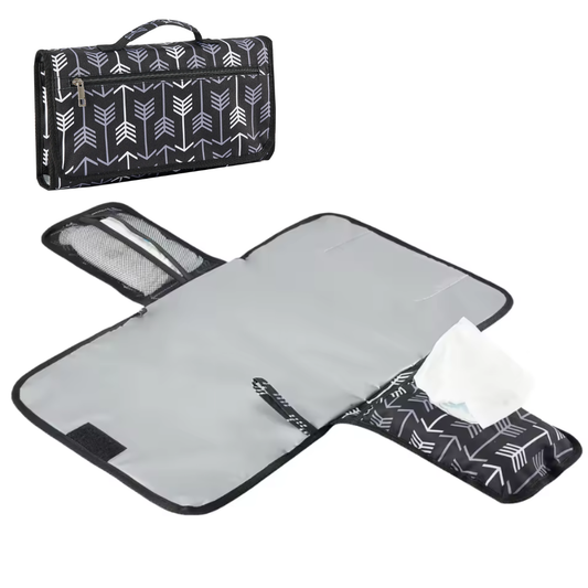 Fasciatoio portatile 3 in 1 impermeabile per neonati aperto con tappetino grigio, tasca mesh e porta salviettine