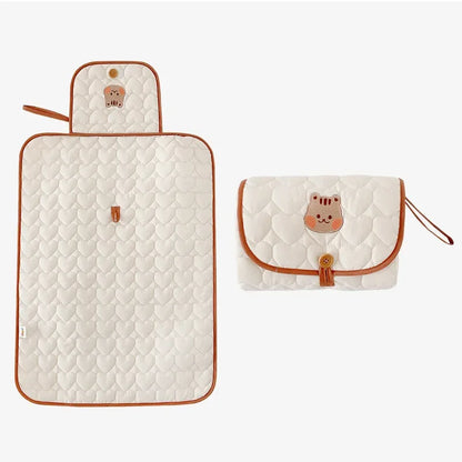 Fasciatoio portatile pieghevole impermeabile variante beige con cricetino chiuso e aperto