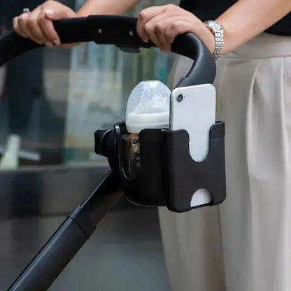 Organizzatore passeggino nero in plastica con bottiglia e smartphone
