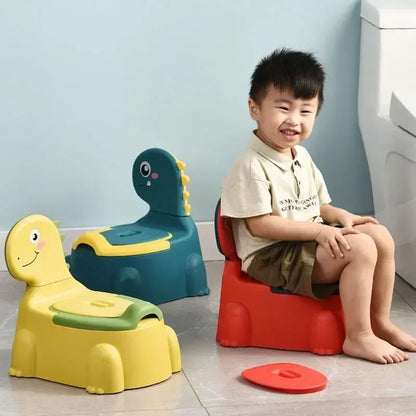 Bambino che usa vasino dinosauro rosso