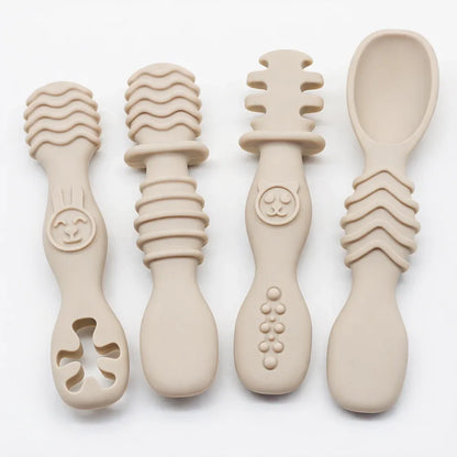 Dettaglio cucchiaio silicone morbido per neonati prima pappa